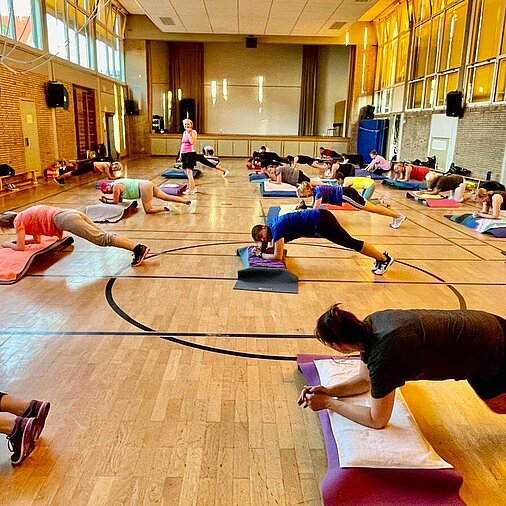 Planking Übung während des Trainings