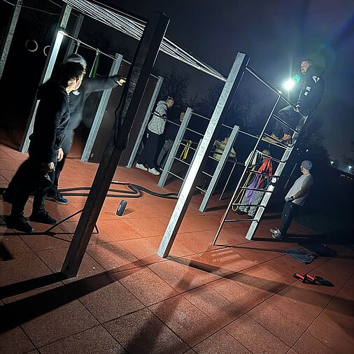 Calisthenics Training in der Nacht