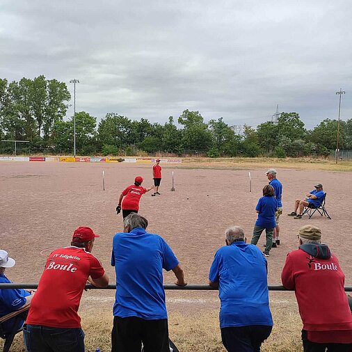 Boule-Mannschaft währned eines Termins